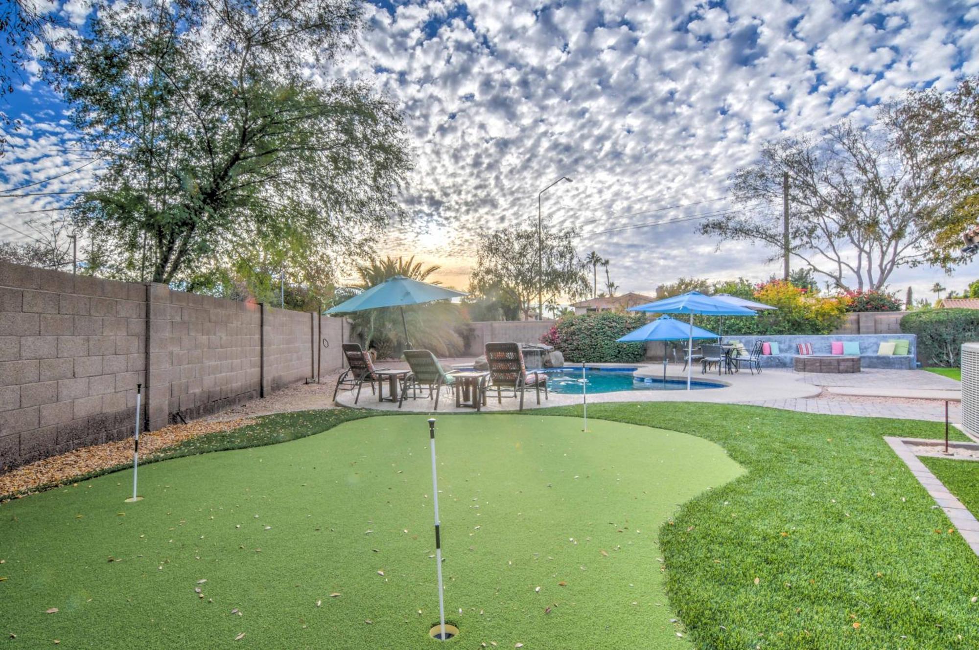 Hébergement de vacances Route 66 Oasis In Downtown With Heated Pool & Mini Golf